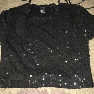 Super cute cropped shirt